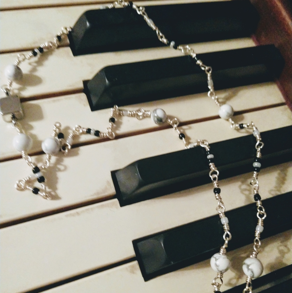 Howlite Pendant and Chain - Picture 3 of 3